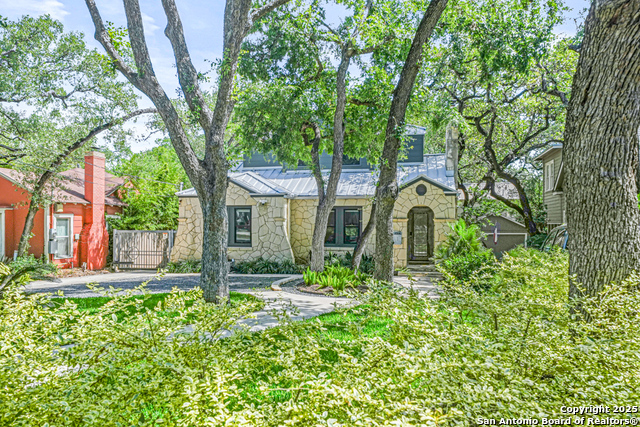 258 Tuxedo Ave Property Photo 4