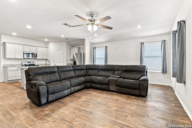 1017 Norway Dr Property Photo 4