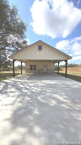 32 Trophy Property Photo 1