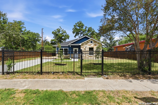 1123 Vickers Ave Property Photo 3