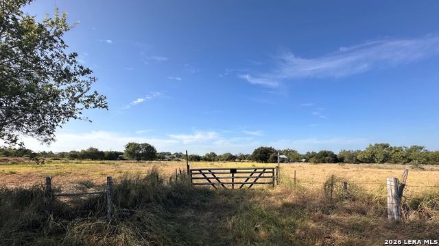13326 Pearsall Rd Property Photo 3