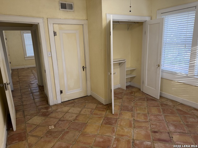 323 Carleton Ct Property Photo 5