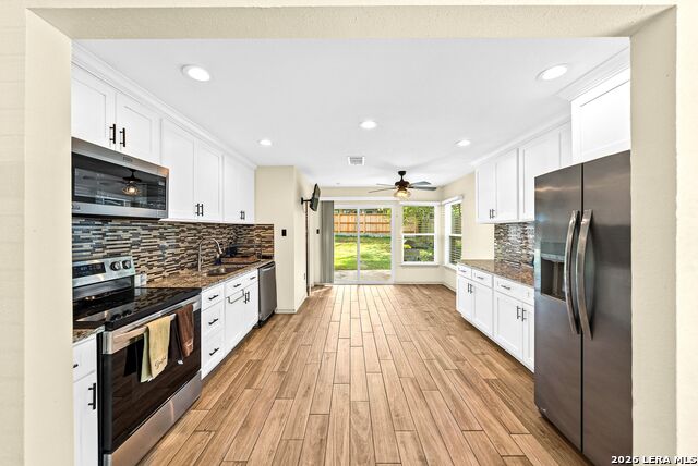 9118 Autumn Mdws Property Photo 8