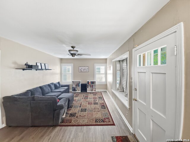 514 Florence St Property Photo 2