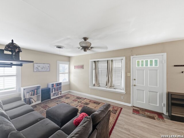 514 Florence St Property Photo 3