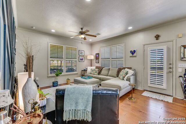 532 Refugio St Property Photo 3