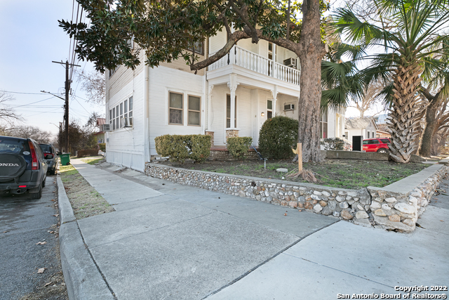 822 E Carson St Property Photo 1