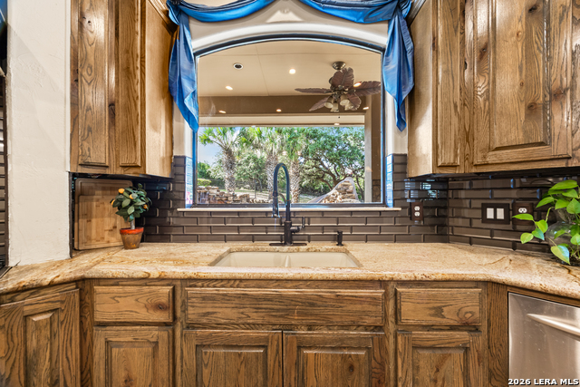 11011 Anaqua Spgs Property Photo 31