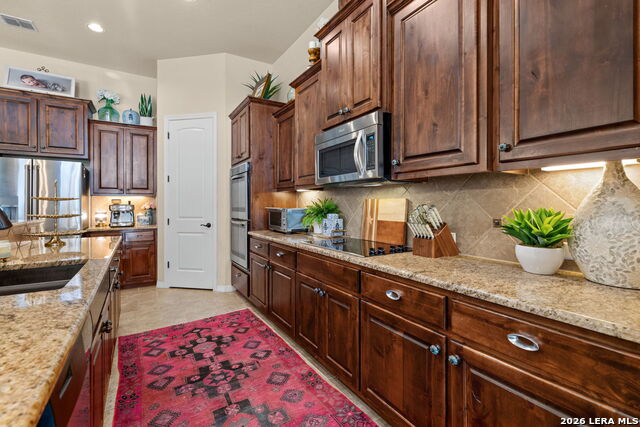638 Cambridge Dr Property Photo 6
