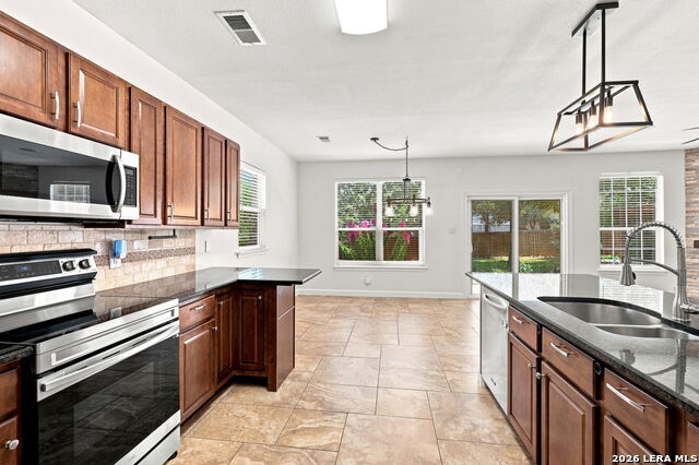 21626 Iron Ridge Ct Property Photo 11