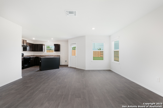 8103 Autares Glade Property Photo 6
