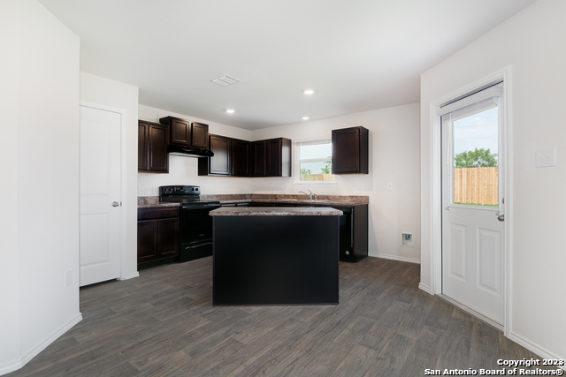 8103 Autares Glade Property Photo 9