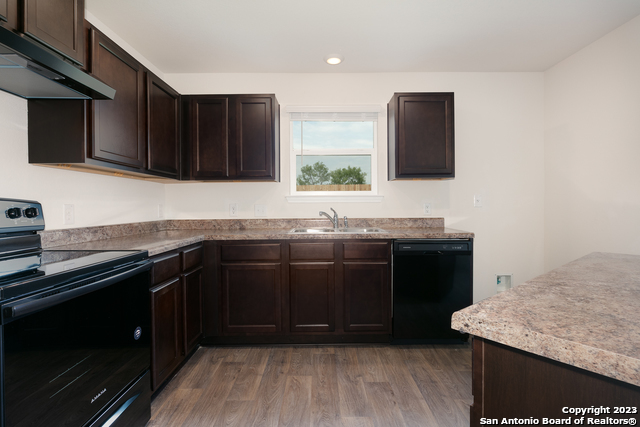 8103 Autares Glade Property Photo 10