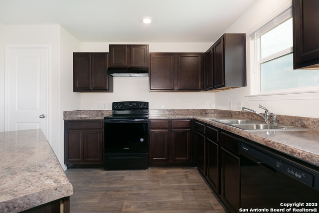 8103 Autares Glade Property Photo 11