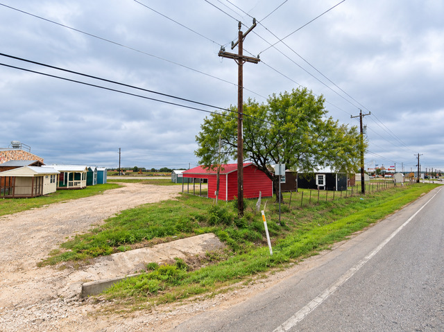 11506 S Us Highway 281 Property Photo 3