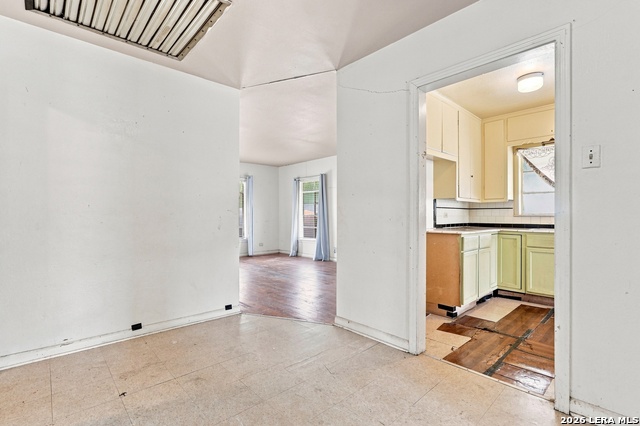 539 Mclaughlin Ave Property Photo 3