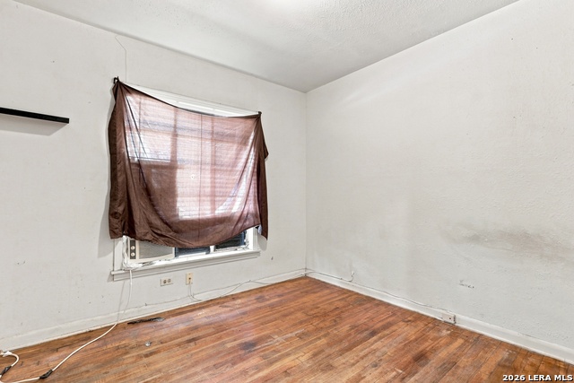 539 Mclaughlin Ave Property Photo 4