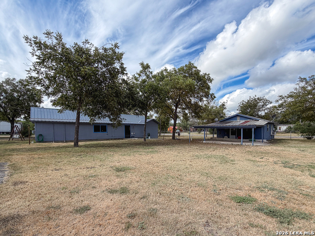 215 W W 3rd St Property Photo 9