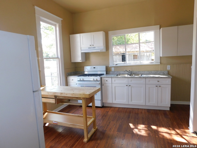 411 Blanco Rd Property Photo 10