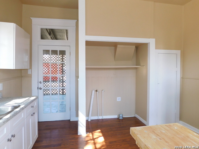 411 Blanco Rd Property Photo 11