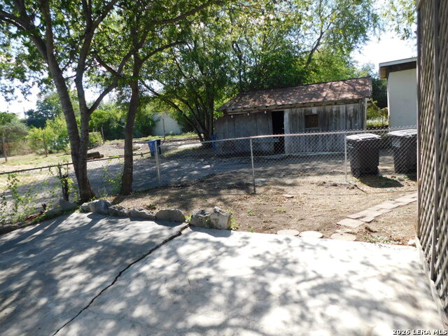 411 Blanco Rd Property Photo 15