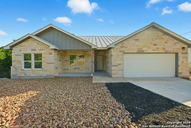 207 Deer Oaks Dr Property Photo 1