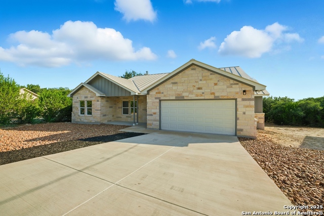 207 Deer Oaks Dr Property Photo 3
