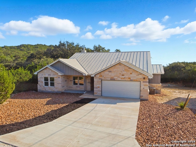 207 Deer Oaks Dr Property Photo 5