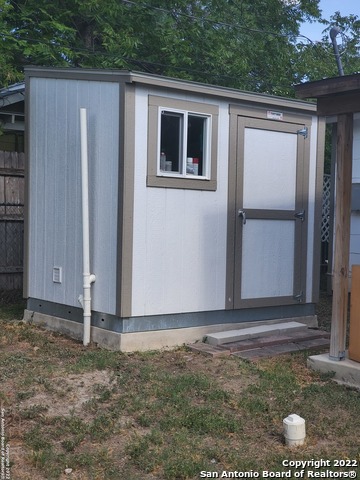 1107 Ada St Property Photo 3