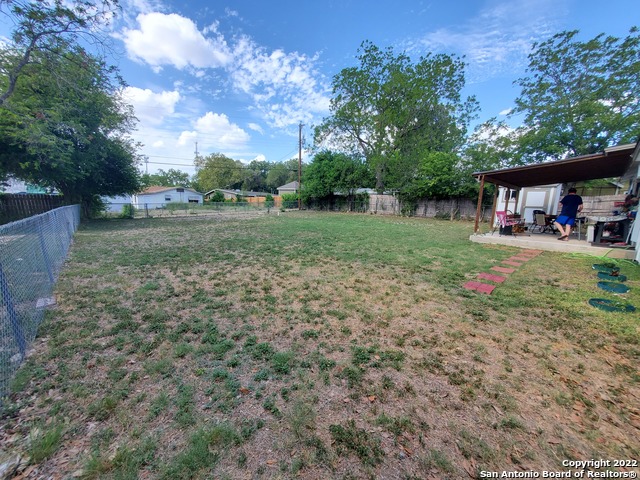 1107 Ada St Property Photo 4