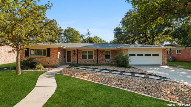 330 Oak Glen Dr Property Photo 1