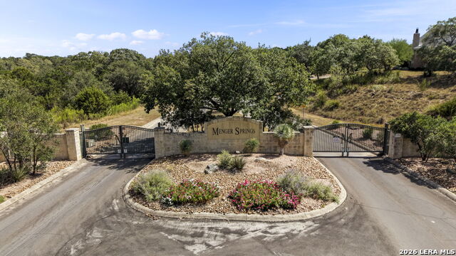 108 HOLLOW SPGS Property Photo 1