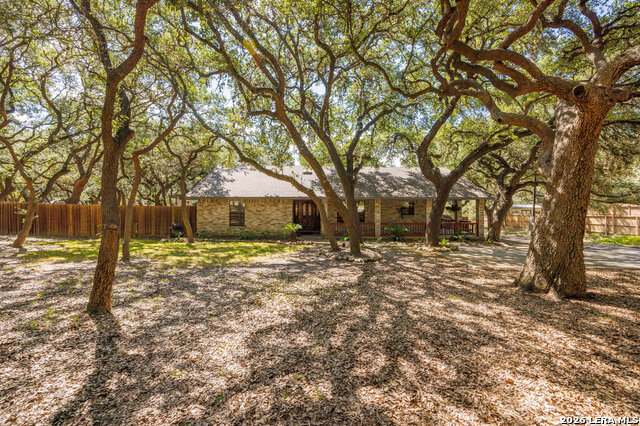 112 Golden Morn Property Photo 3