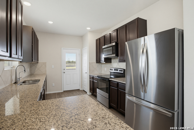 10038 Boulder Opal Property Photo 5