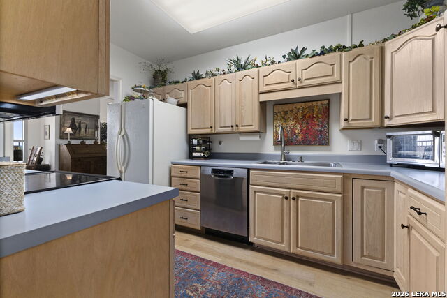 1 Towers Park Ln Property Photo 3