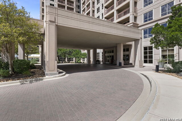 1 Towers Park Ln Property Photo 6