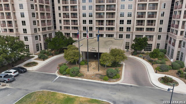 1 Towers Park Ln Property Photo 7