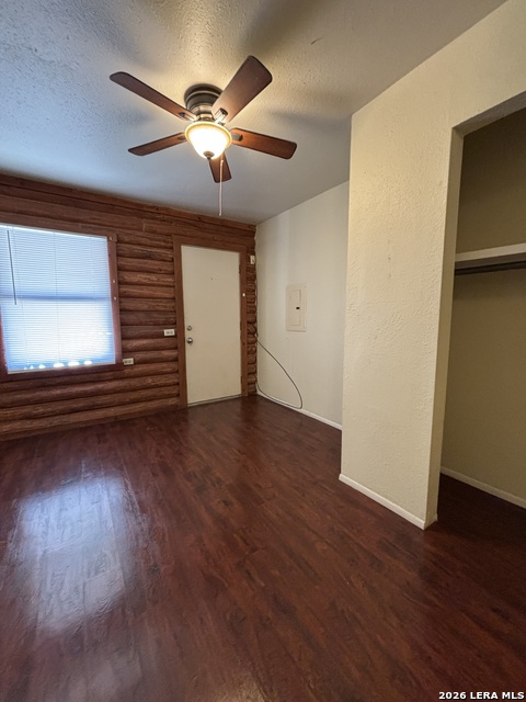 234 San Angelo St Property Photo 3