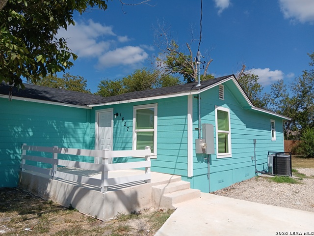 1627 San Rafael St Property Photo 3