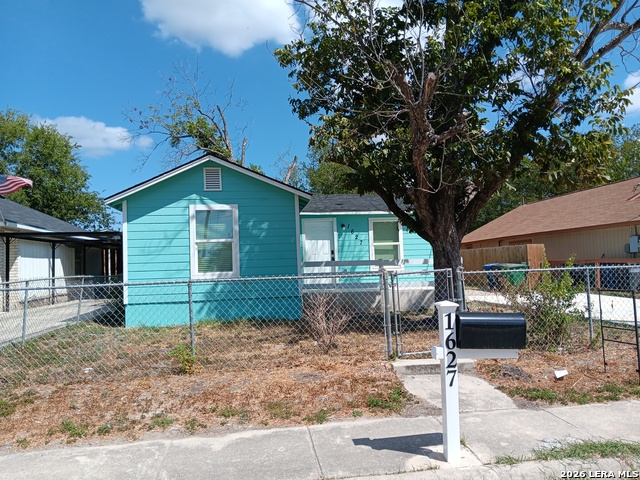 1627 San Rafael St Property Photo 4