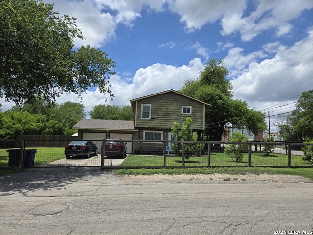 903 ZACHRY DR Property Photo 1