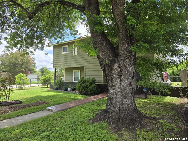 903 Zachry Dr Property Photo 3