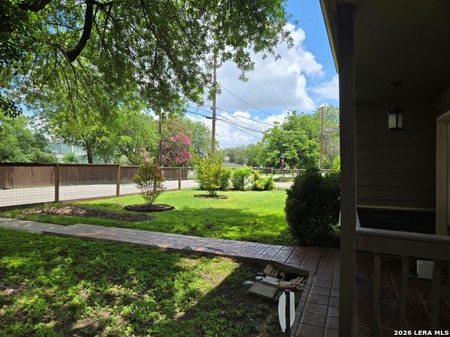 903 Zachry Dr Property Photo 5