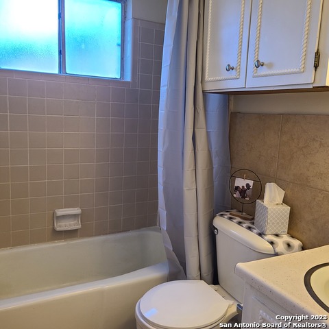 8803 Wimbledon St Property Photo 10