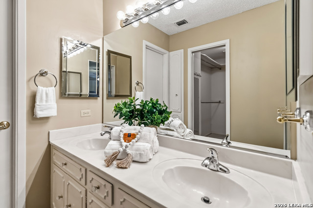 3246 Castledale Dr Property Photo 23