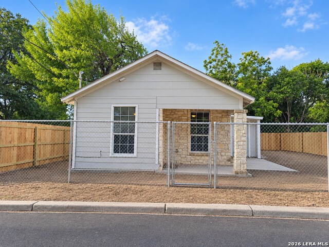 772 4th St Property Photo 1