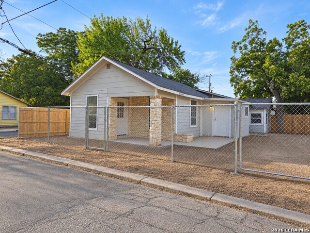 772 4th St Property Photo 2
