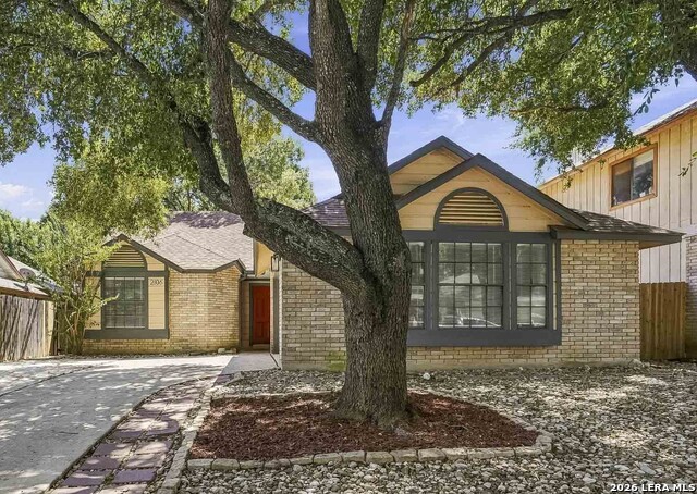 2106 River Hollow Dr Property Photo 1