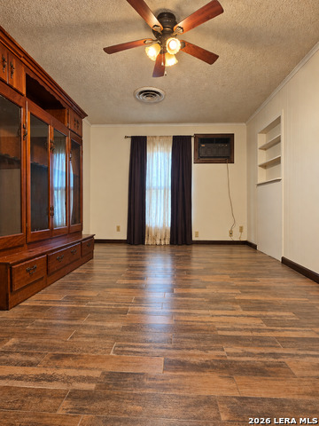 807 Frio Property Photo 4