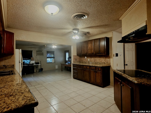 807 Frio Property Photo 7